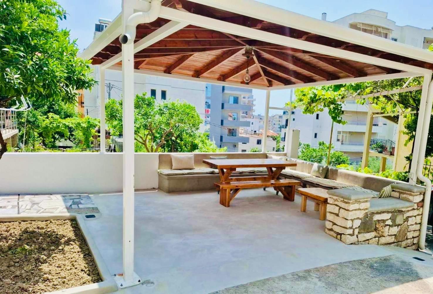 Mina * Durrës